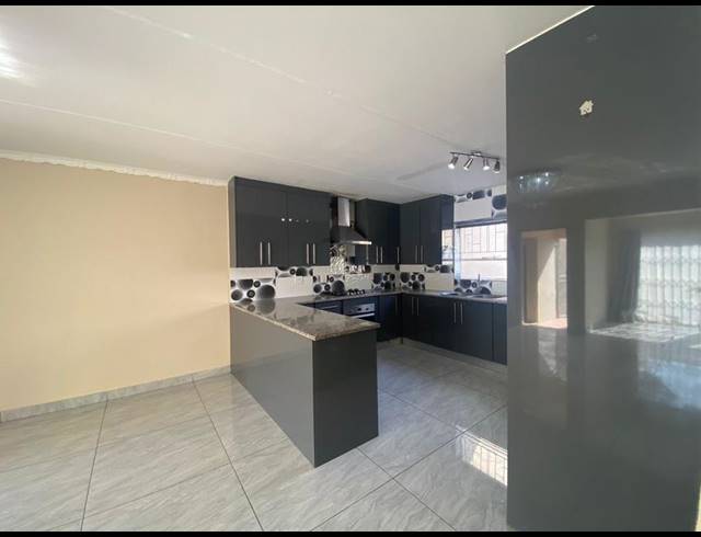 3 BEDROOM PROPERTY TO RENT IN VORNA VALLEY